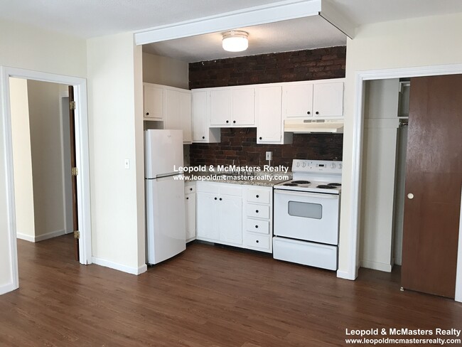 Building Photo - 67 S Huntington Ave Unit 3 Rental