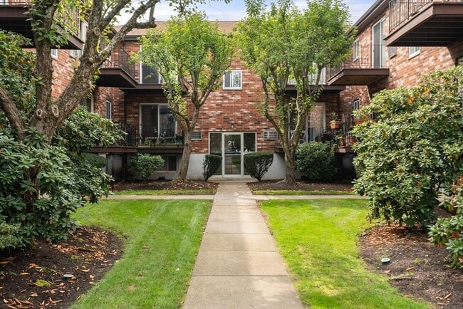 Building Photo - 21 Westgate Rd Unit 6