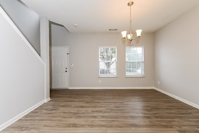 Photo - 1618 Thornwick Trace