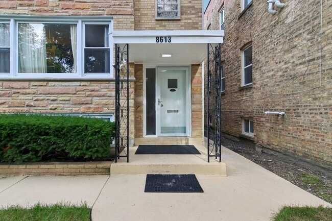 Photo - 8613 Trumbull Ave Unit 1