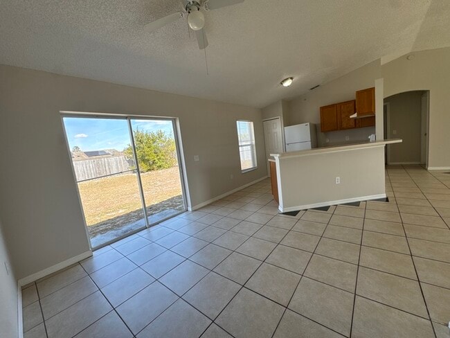 Photo - 2960 Flynn St