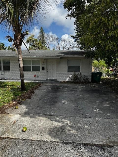 Building Photo - 5221 NW 15th Ct