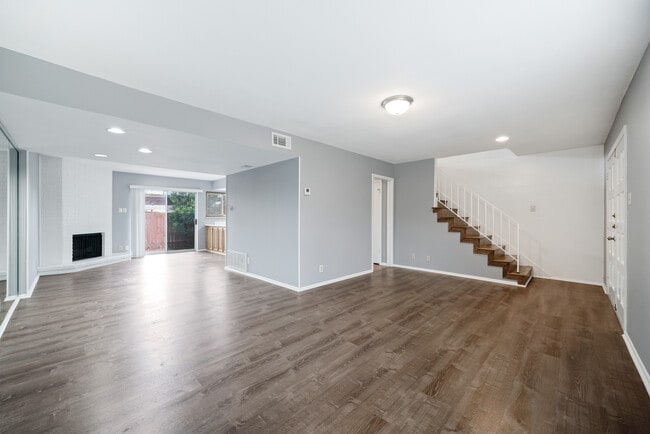 Photo - 10958 Crown Park