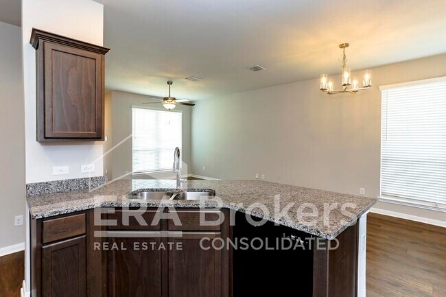 Photo - 2072 Dade Loop