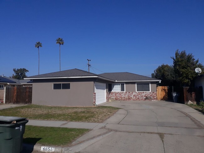 Adorable 2 bedroom home in Fresno! - Adorable 2 bedroom home in Fresno!