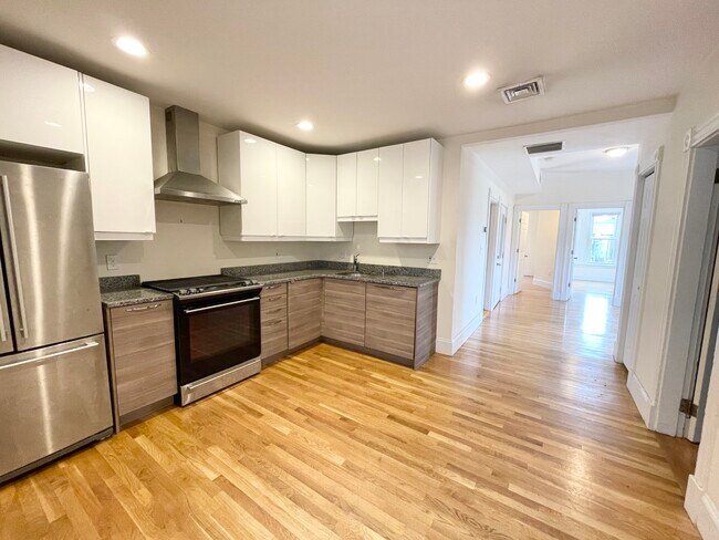 Building Photo - 92 L St Unit 2