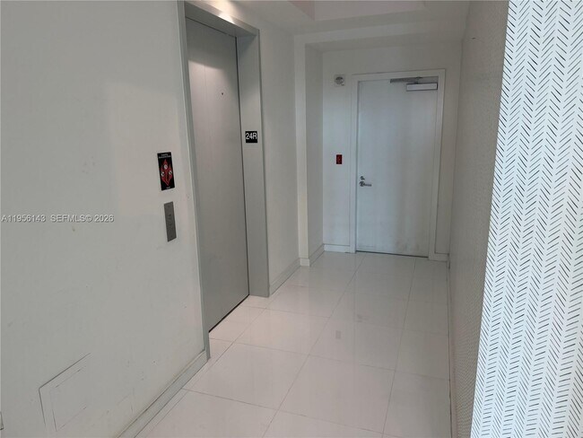 Photo - 851 NE 1st Ave Unidad 2406