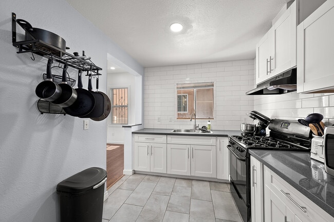 Photo - 2653 Newton Ave