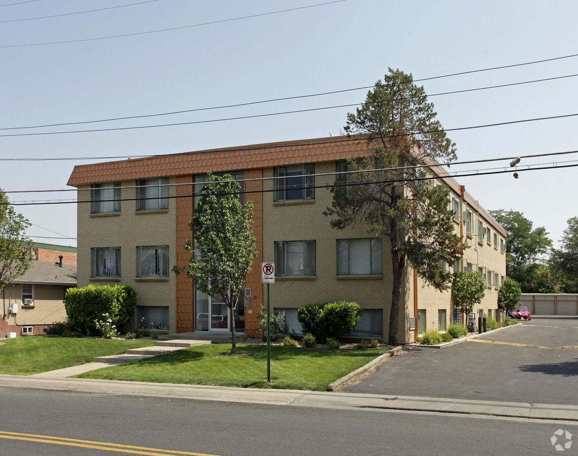 Malibu Manor - Malibu Manor Apartments
