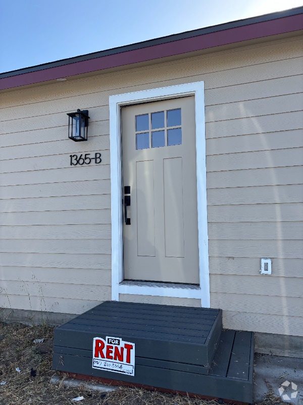 Building Photo - 1365 La Salle Ave Rental