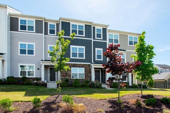Bright, Spacious & Move-In Ready Townhome ... - Bright, Spacious & Move-In Ready Townhome ...