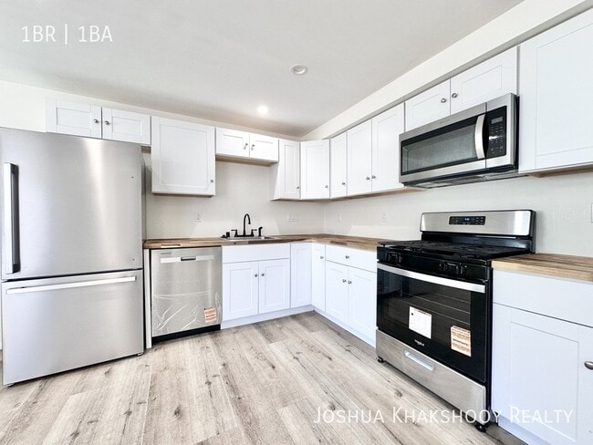 Photo - 14615 Gilmore St Unit 1