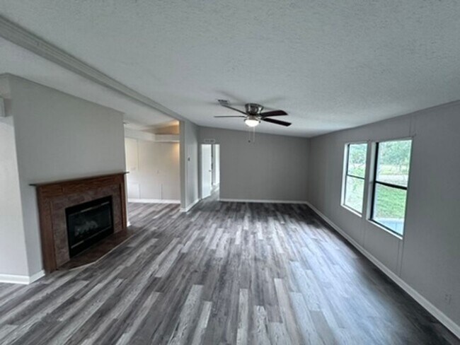 Photo - ***HOLIDAY SPECIAL NO RENT FOR DECEMBER*** Beautiful Fully Remodeled Home with Large Yard and Pri...