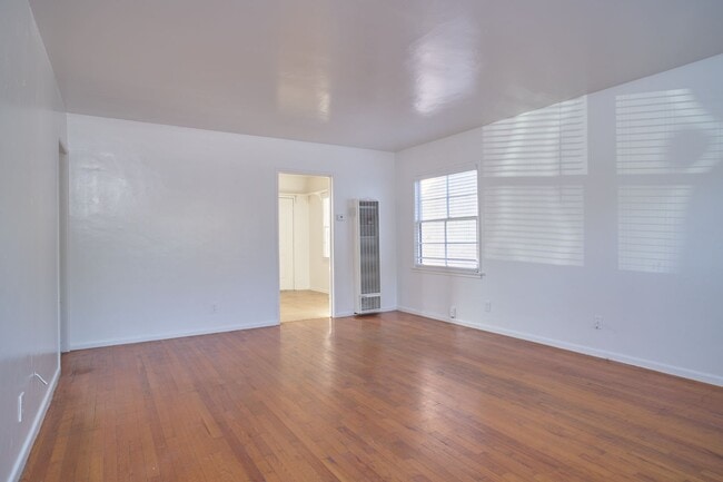 Photo - 116 E Orchard St