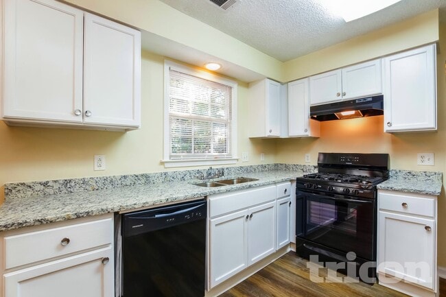 Photo - 4939 Clubgreen Summit