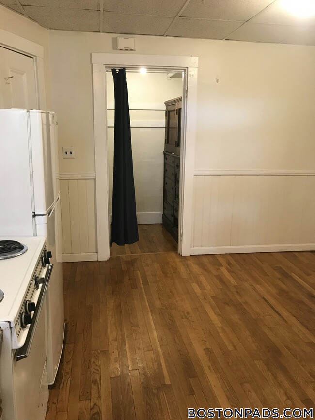 Building Photo - 533 Newbury St Rental