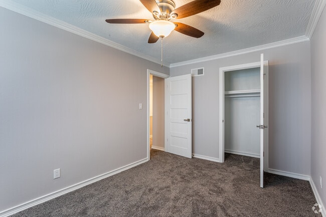3BR, 1.5BA - 1900 SF - Forest Park Townhomes