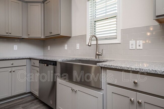 Photo - 124 Strongridge Trl