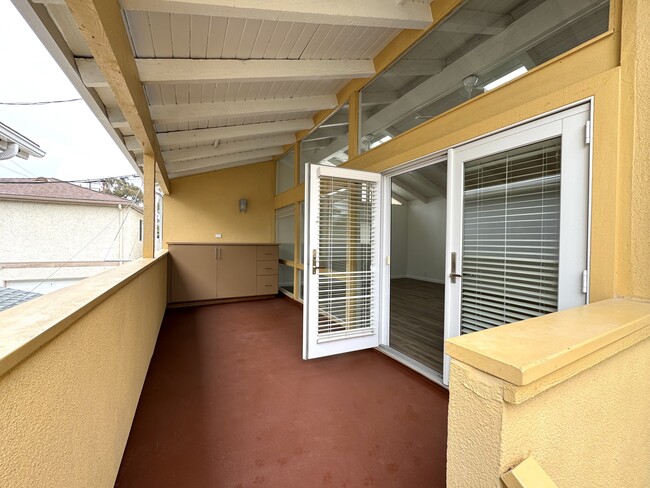 Welcome - Private Covered Patio and Entrance - 518 Dahlia Ave Apartamentos Unidad 518.5 Back