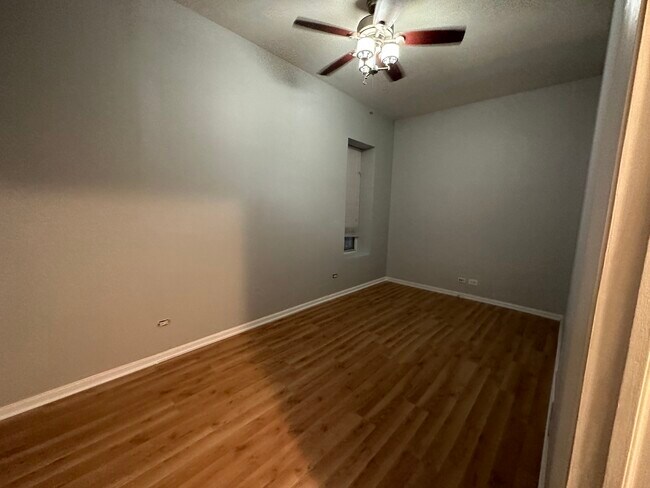 Photo - 4837 S Prairie Ave Unit 2