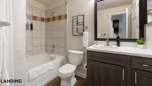 3250 Hudson Crossing Unidad 825