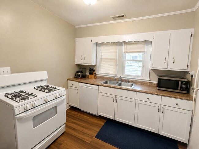 Photo - 643 Golfview Dr