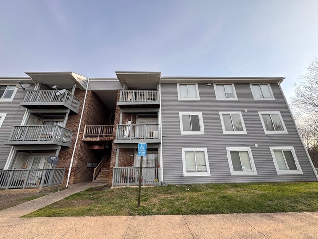 Building Photo - Apartment for Rent