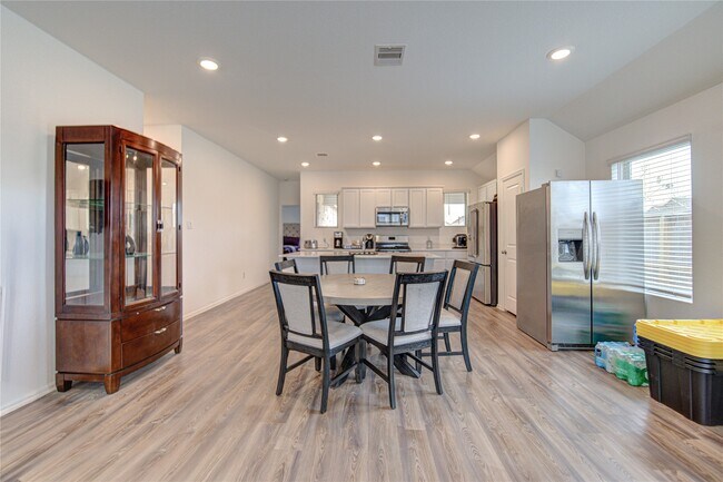 Building Photo - 2904 Cordova Hl Dr