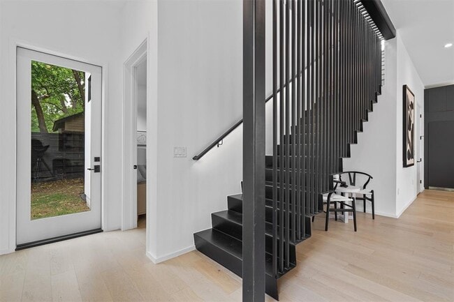 Photo - 1707 Kerr St