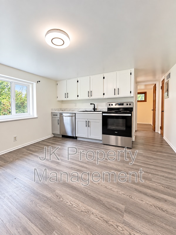 Photo - 720 9th Ave SW