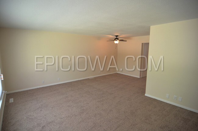 Photo - 143 Sunrise Dr NW