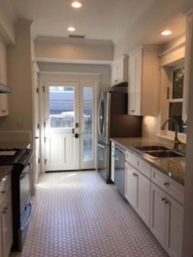 Photo - 1127 George St Unit Front House