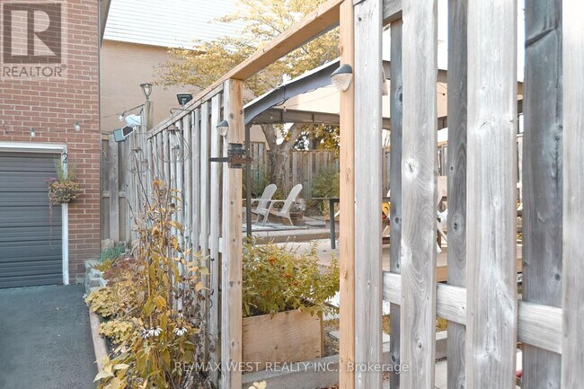 Photo - 3175 Kirwin Ave