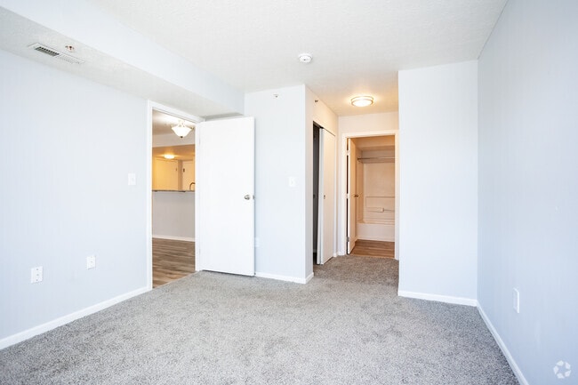 2BR, 2BA - 1,050SF
