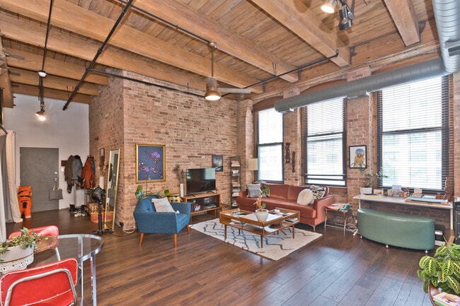 Photo - 400 S Green St Unit 212