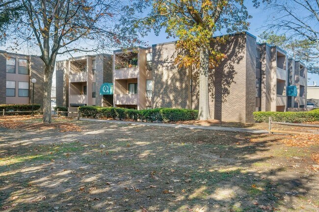 Building Photo - 54 Shrewsbury Green Dr Unit B