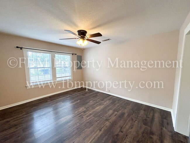 Photo - 212 W Marshall St