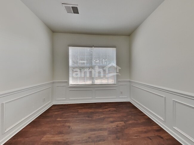 Photo - 111 Meandering Way Ln