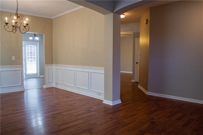 Photo - 444 Crestmont Ln