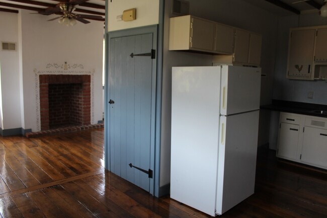 Photo - 2 Story Historic Farmhouse