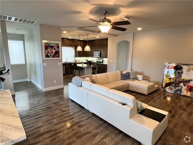 Building Photo - 8290 Hamilton Oaks St Rental