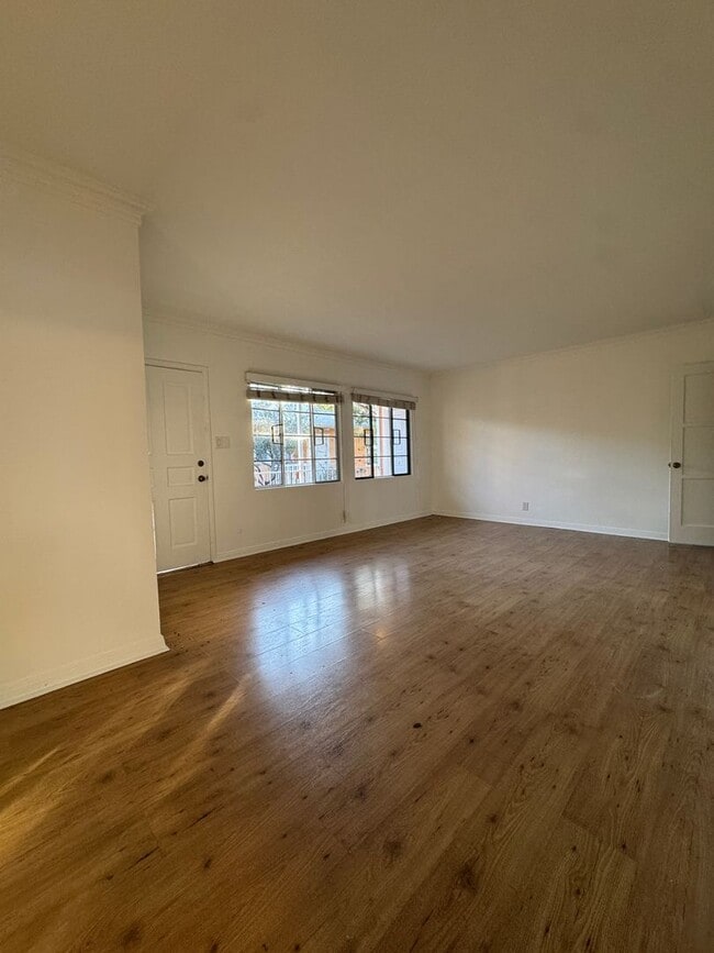 Photo - Hayworth Courtyard Apartments – West Hollywood Living