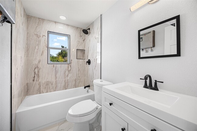 Photo - 3229 Holman St Unit 4