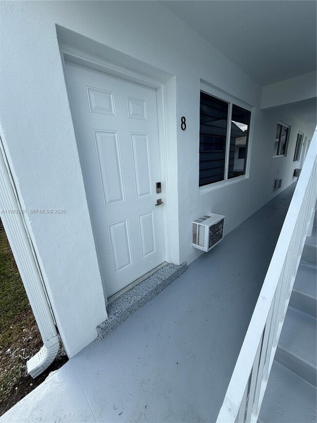 Photo - 1300 NE 110th St Unidad 8