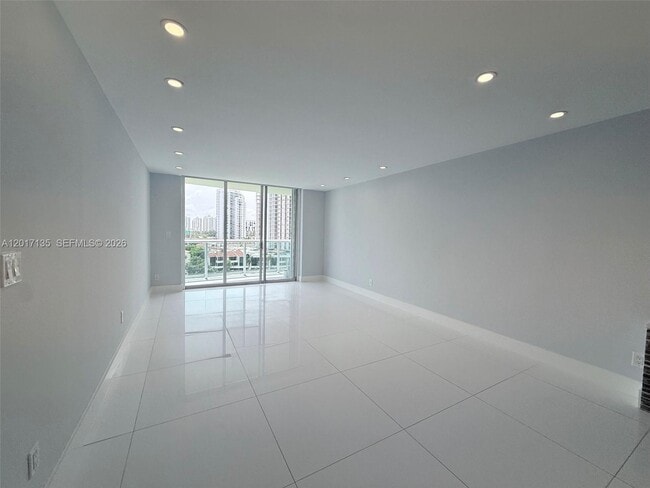 Photo - 19390 Collins Ave Unidad 907