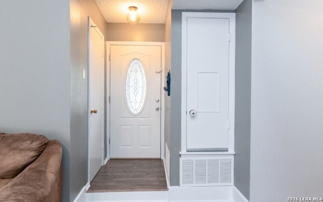 Photo - 5855 Cliffmont Dr