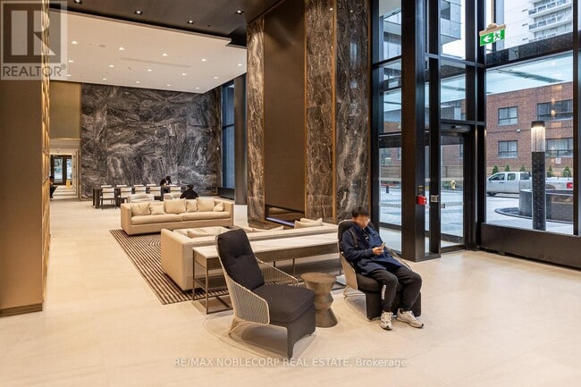 Photo - 127 Broadway Ave Unité 814