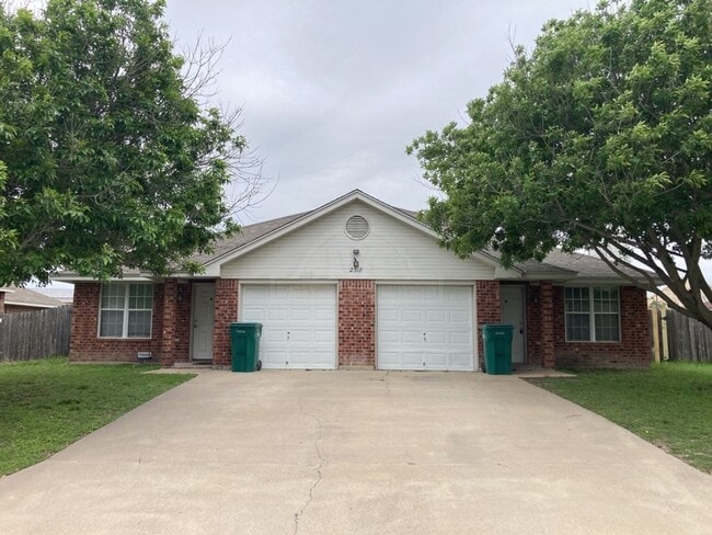 Building Photo - 2318 Wildewood Dr Rental