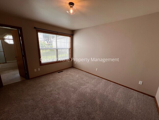 Photo - 8233 N Ridgewood Dr Unit 4