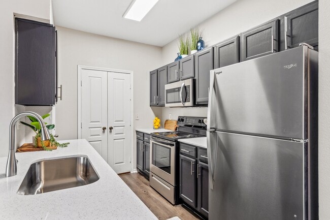 Building Photo - Bardin Greene Rental